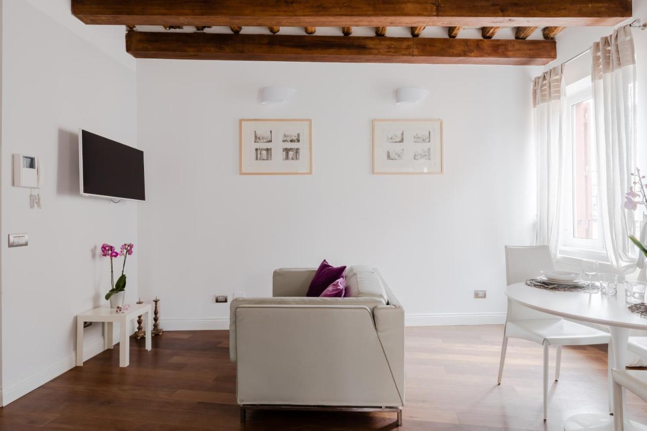 Nostromondo Ciancaleoni Palace Kültér fotó